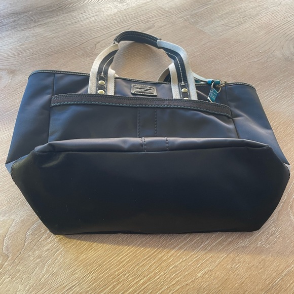 Coach Hamptons Weekend Black Tote Bag - Picture 5 of 9